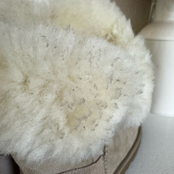 UGGS - Picture 5 of 5